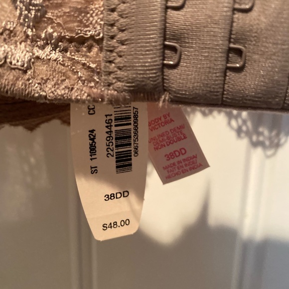 Victoria’s Secret 38DD NWT - Picture 2 of 4